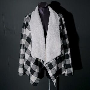 Kate Collection Black/White Plaid Open Front Sherpa Lined Jacket!